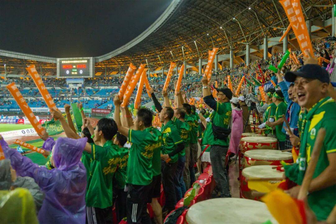 众志成城:球队团结一心为荣誉而战,掌声雷动的简单介绍 众志成城:球队团结一心为荣誉而战,掌声雷动的简单介绍