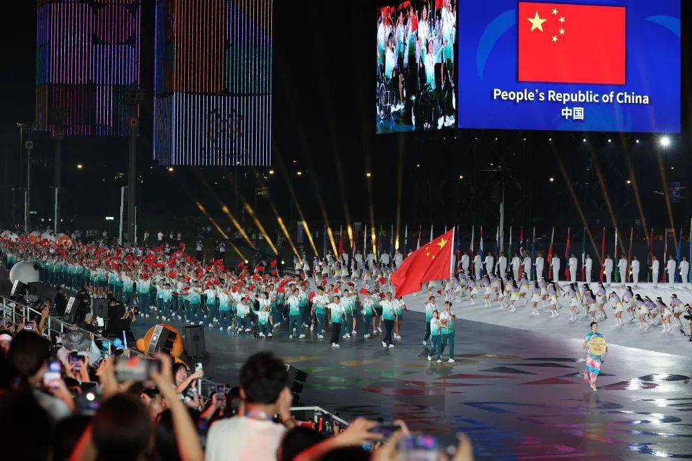 开云平台-BRO险胜DFM，Keria完成史诗逆转激烈交锋成都决赛之夜，让粉丝疯狂欢呼