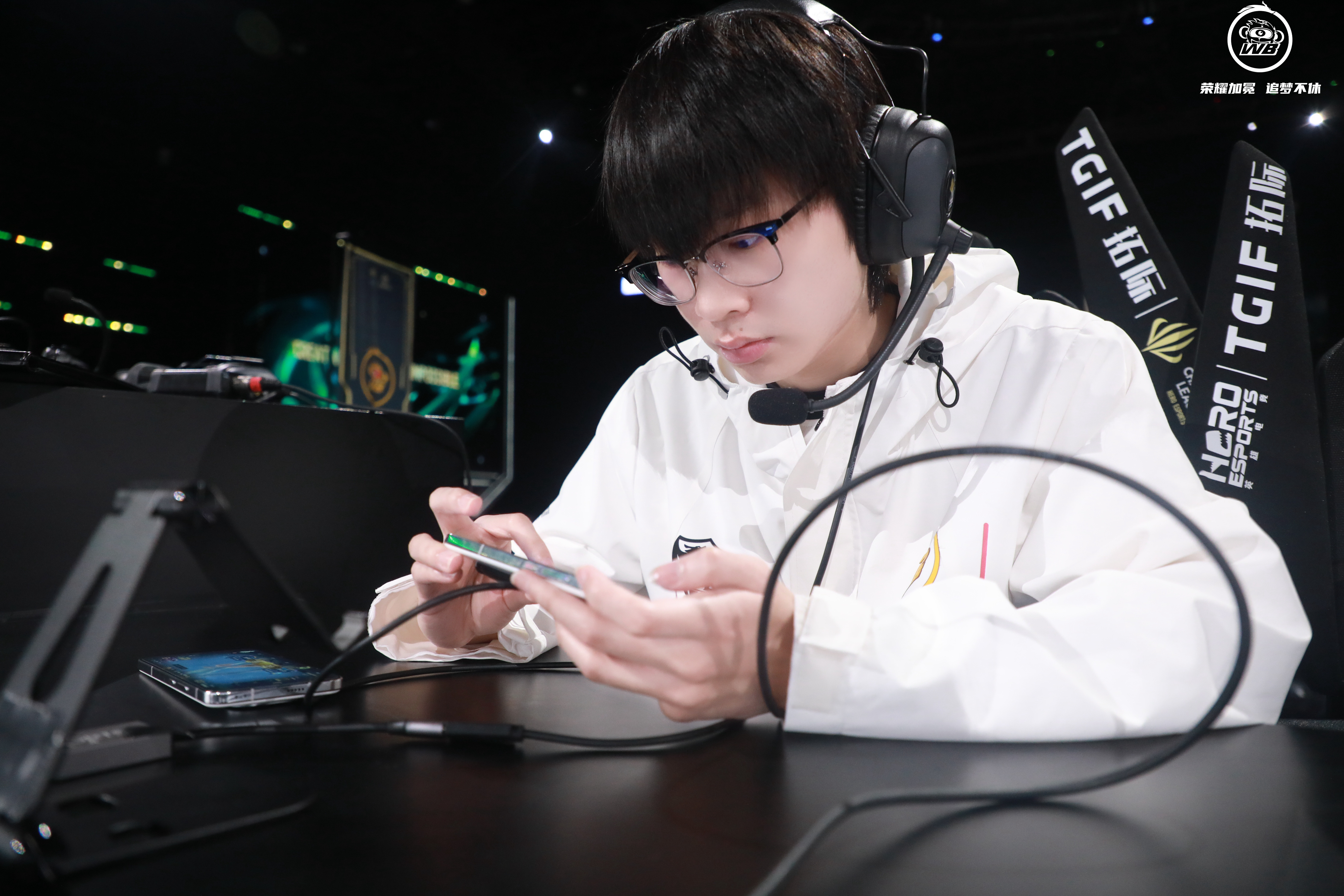 开云体育APP下载-WBG碾压100T，Uzi开启传奇时刻强强对话2025世界赛，点燃全场激情