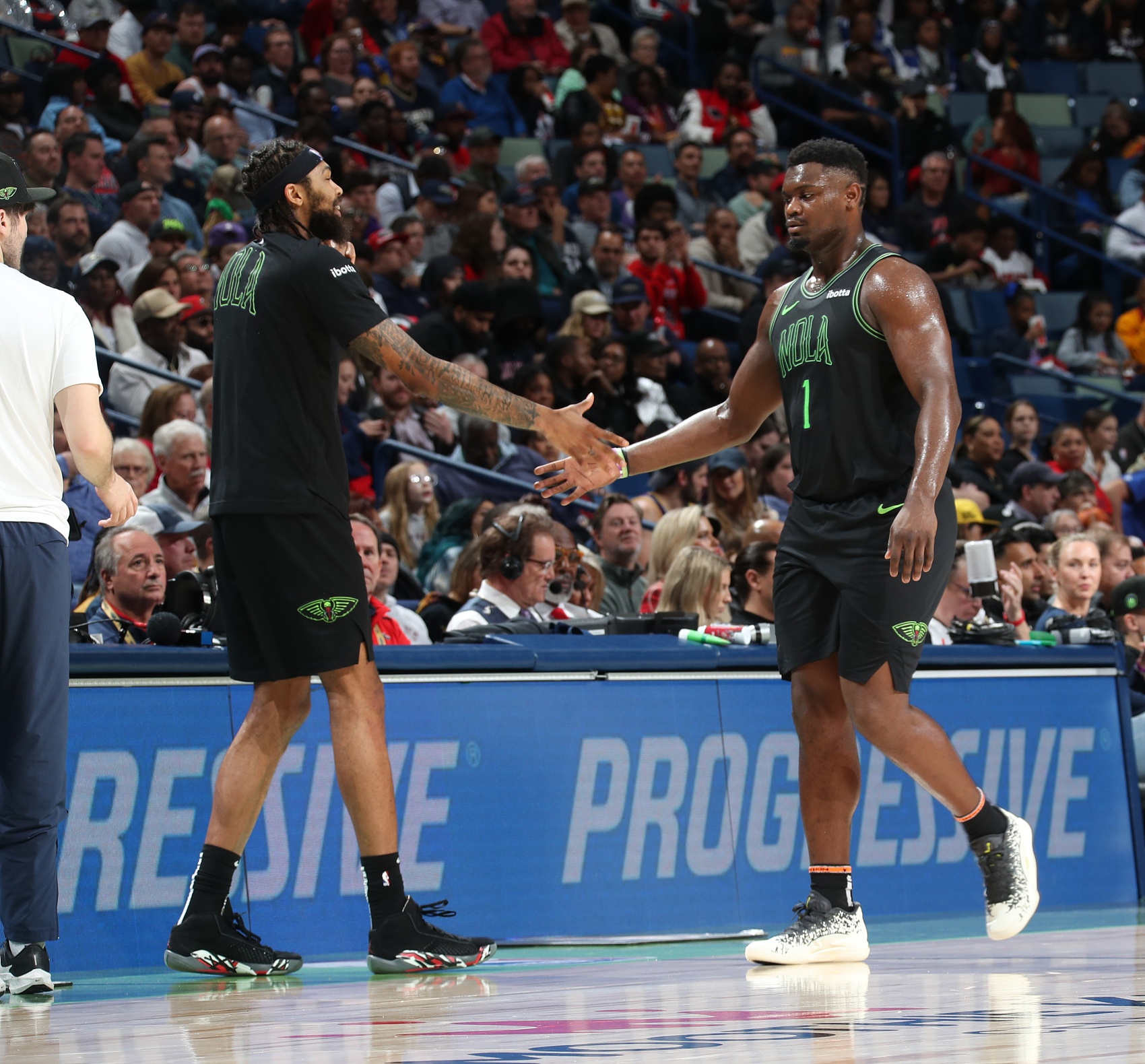 猛龙横扫雷霆，锡安带队取胜