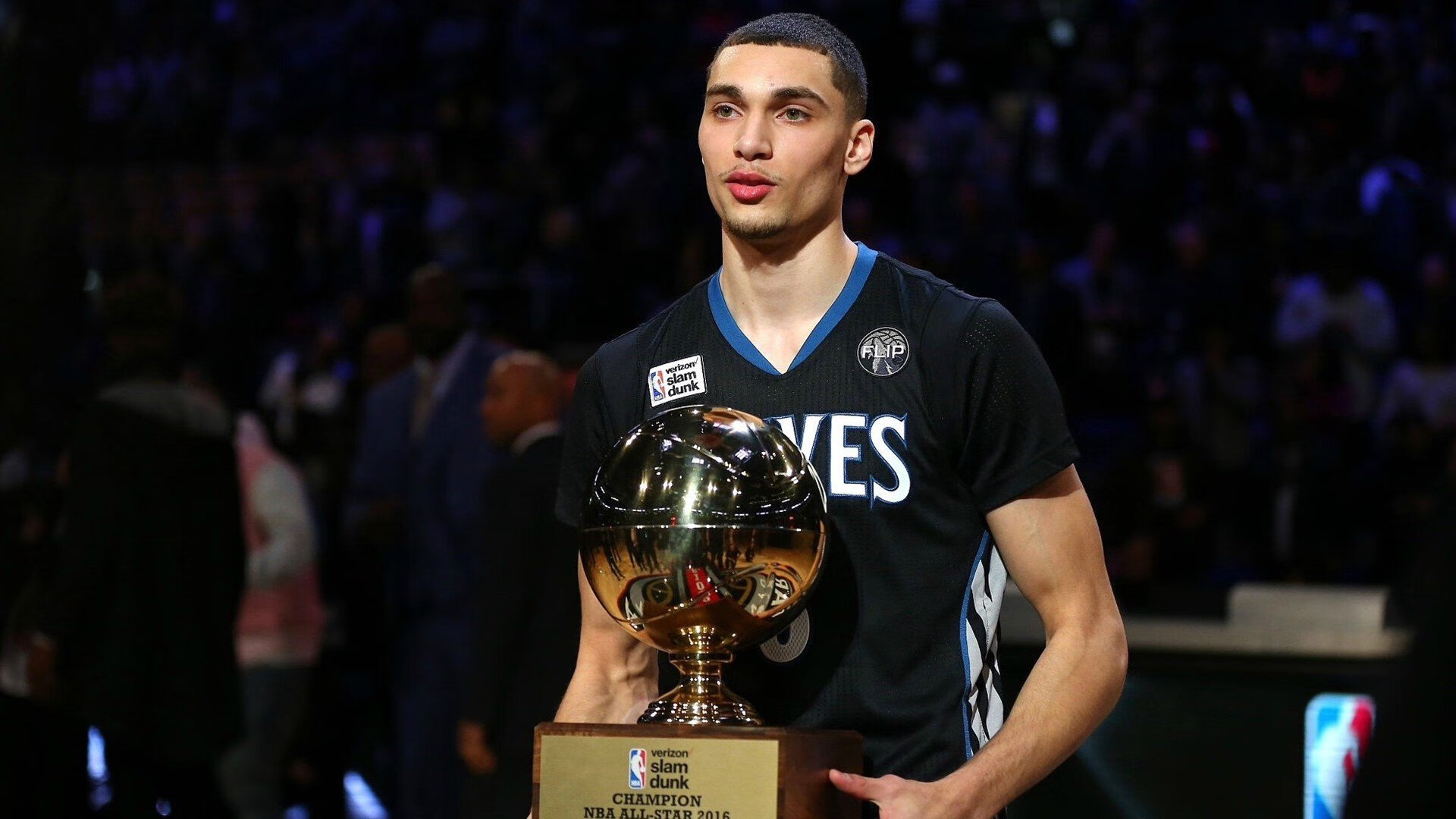 从浪花到惊雷，克莱的救赎之夜与深圳队打破恐牛症的平行叙事